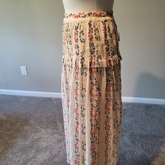 V. Cristina– Lt. Pastel, Orange, Blue, Peach/Natural Crochet Maxi Skirt (Size L) - Picture 3 of 15